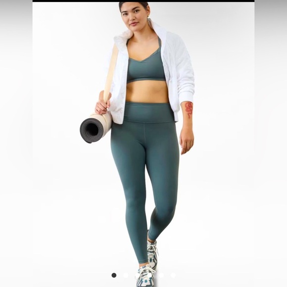 Athleta Elation Sheen Green High Waist 7/8
Leggings Activewear Yoga Workout - Picture 1 of 10